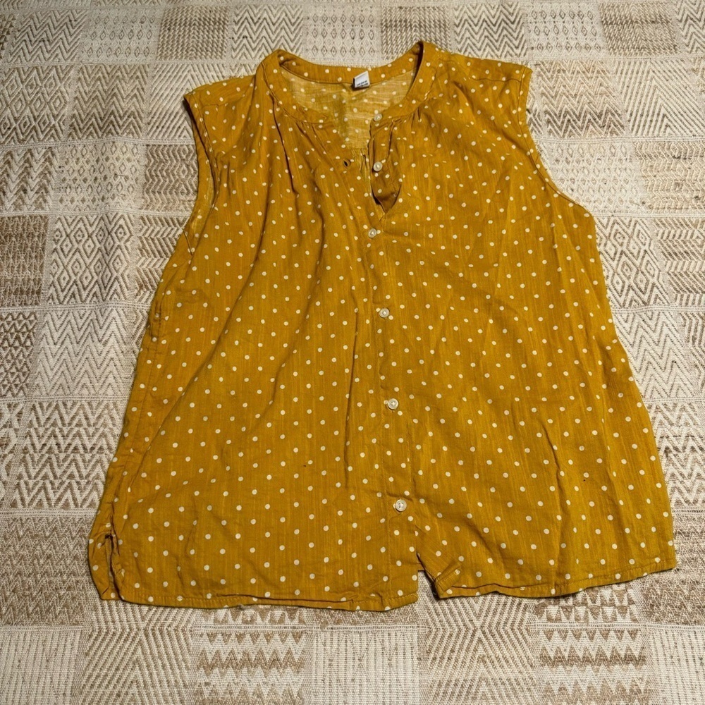 Old Navy Sleeves Polka Dot Buttoned Blouse
